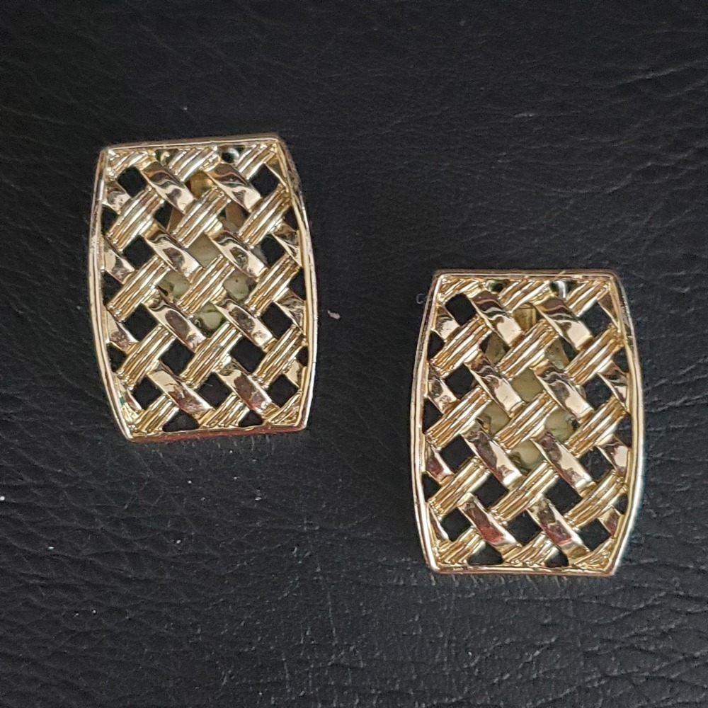 Vintage SARAH COVENTRY Basketweave Clip‎ On Earrings Gold Tone 1960's Signed